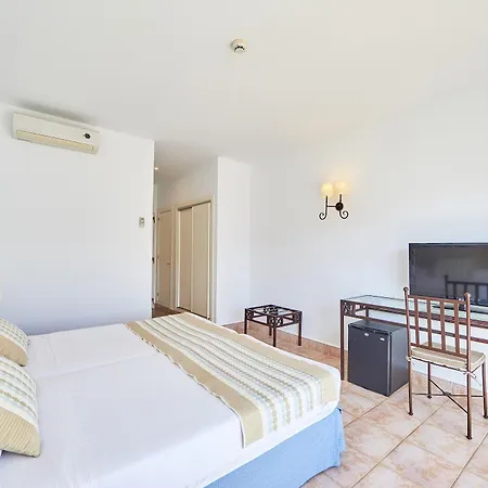 מלון Fergus Conil Park 4*