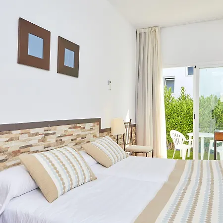 מלון Fergus Conil Park 4*