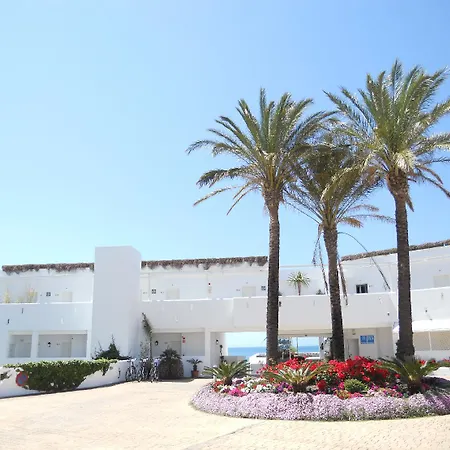 Fergus Conil Park מלון