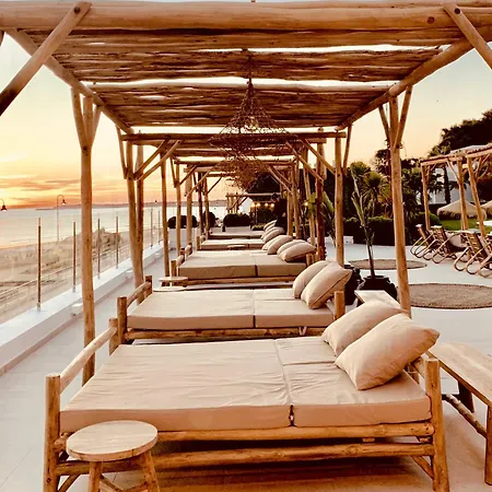 Fergus Conil Park מלון