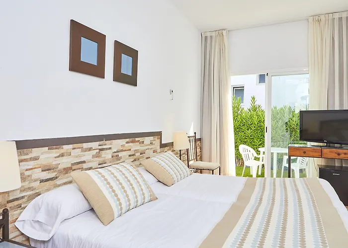 فندق Fergus Conil Park 4*