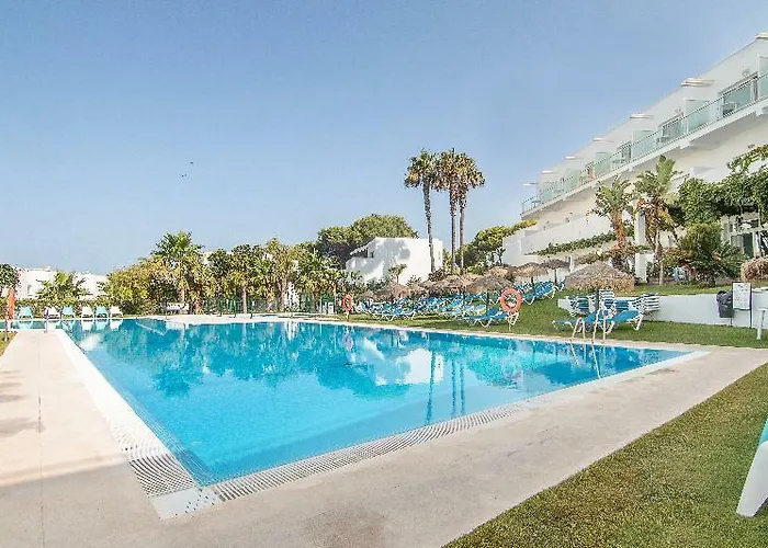 فندق Fergus Conil Park 4*