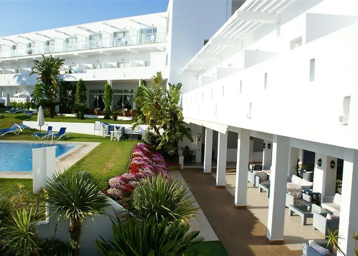 Отель Fergus Conil Park 4*